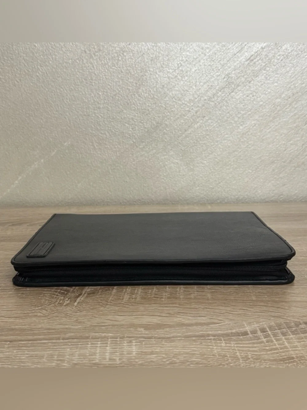 Perry Ellis Vintage Black Leather Round Zipper Document Portfolio Organizer
